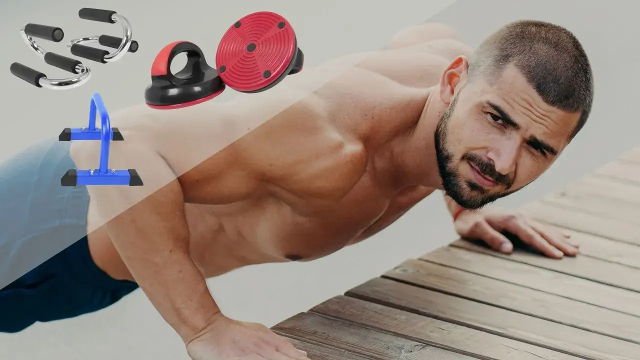 Mann macht Liegestütze mit verschiedenen Griffen. Liegestützgriffe sinnvoll für ein effektives Training.