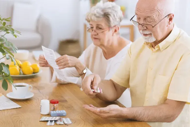 Bezpłatne leki dla seniorów 65+: Kto wystawi receptę "S"?