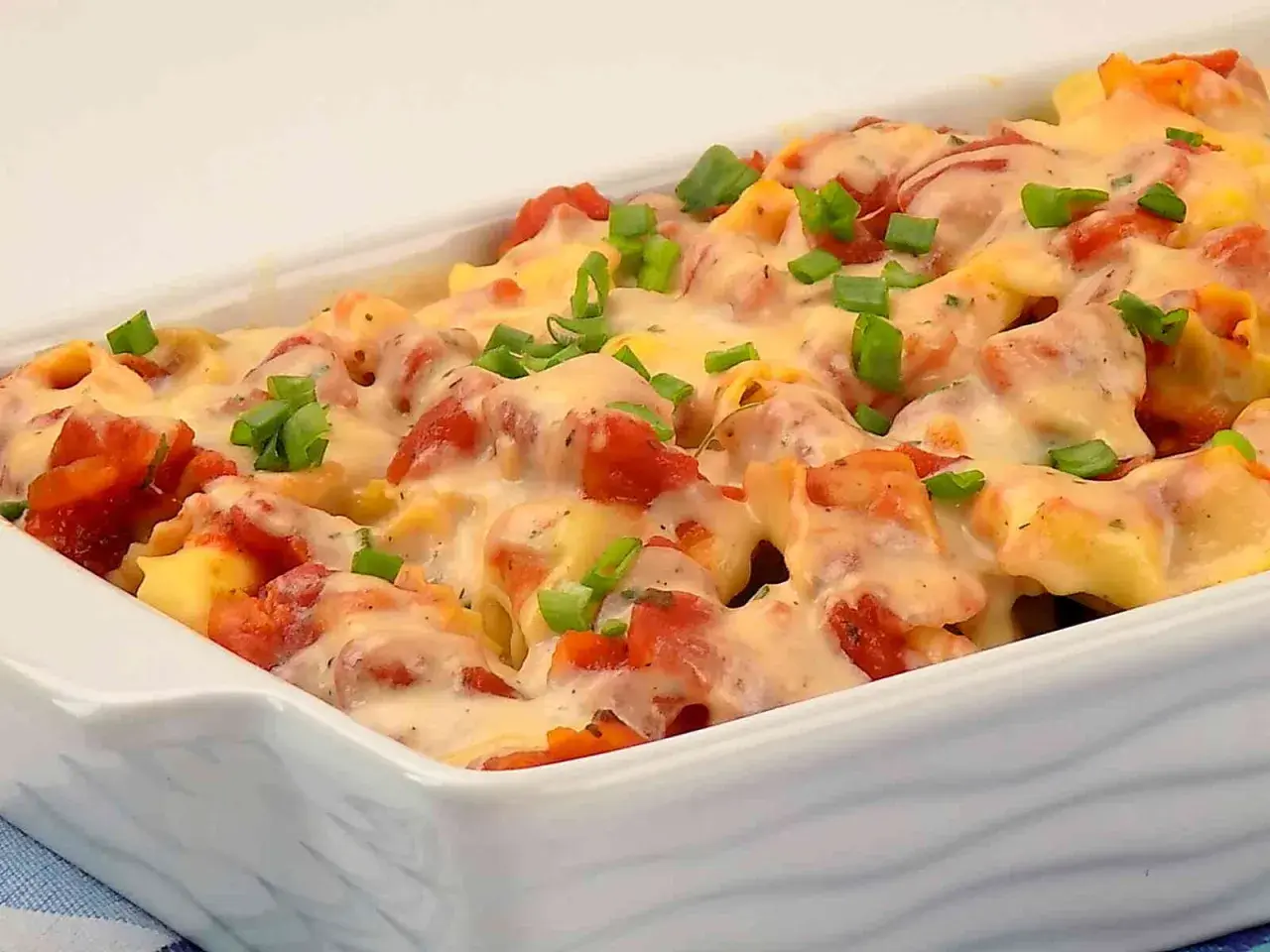 Tortellini z mięsem: od sosów po zapiekanki idealny obiad!