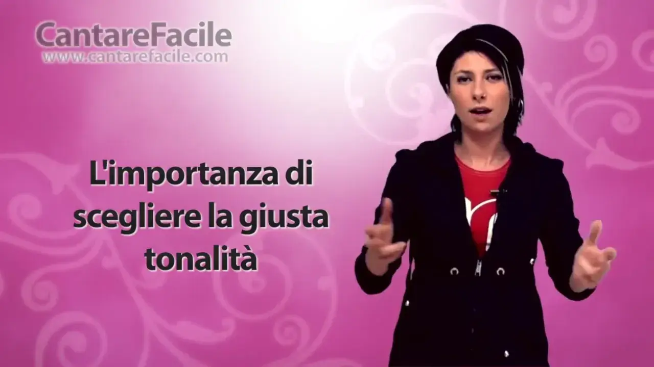 Donna spiega l'importanza di scegliere la giusta chiave canzone per cantare facile.