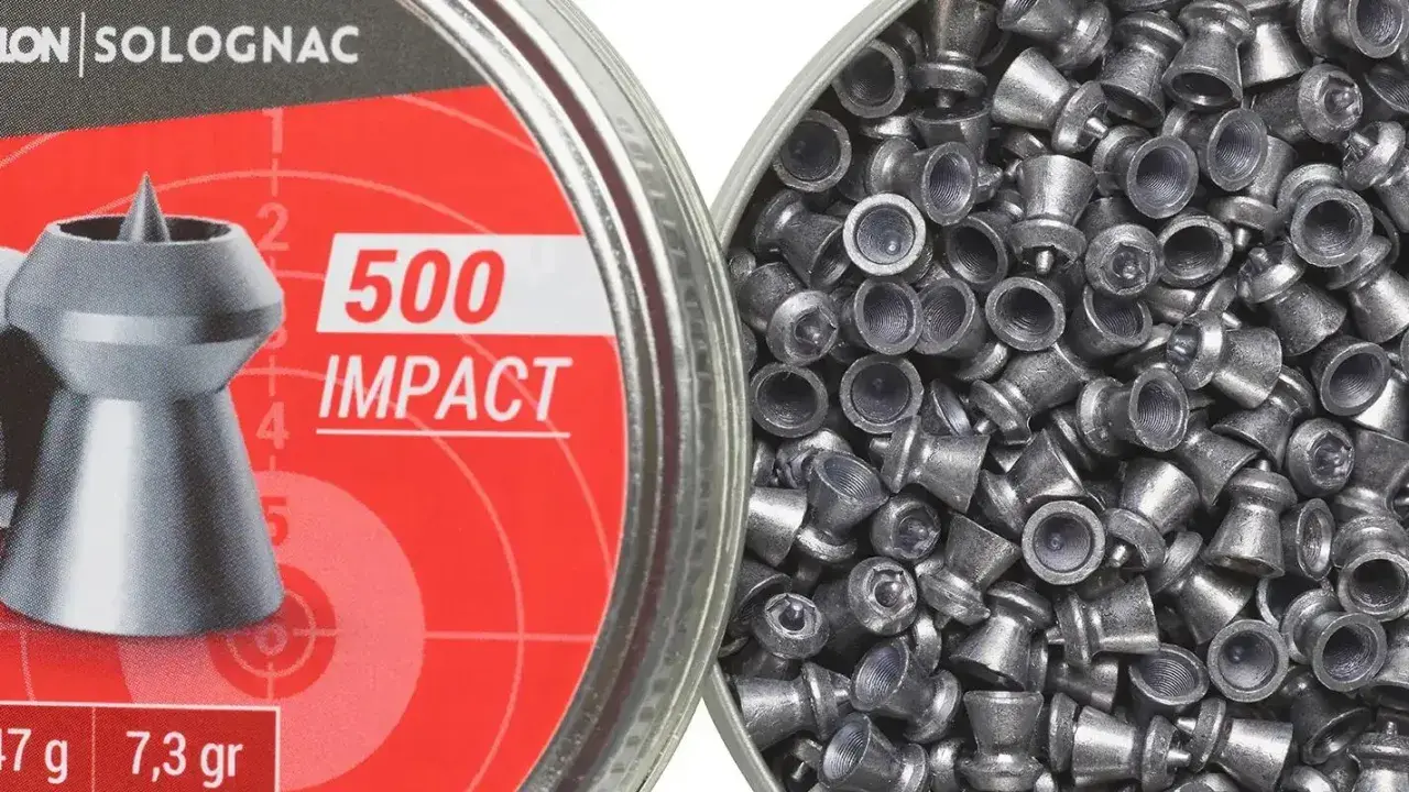 Puszka śrutu do wiatrówki "500 IMPACT" i pełna zawartość drobnego, ołowianego śrutu.