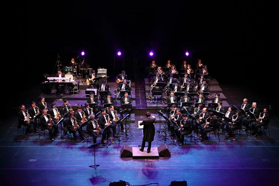Co to jest orkiestra? Zrozumienie jej roli i rodzajów muzycznych