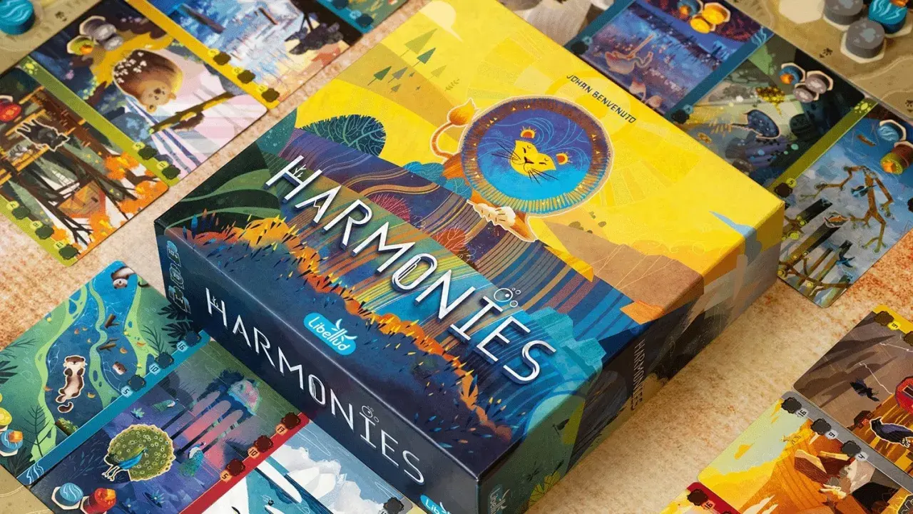 Das Spiel "Harmonies" ist ein kooperatives Gesellschaftsspiel mit wunderschönen Illustrationen von Tieren und Natur.