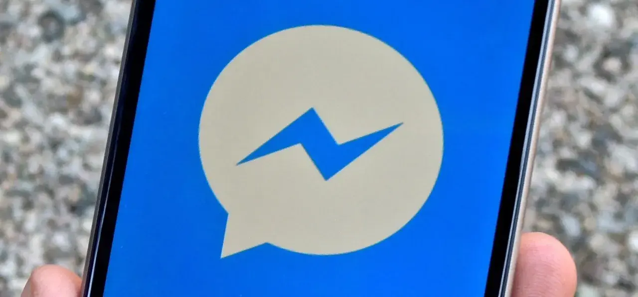 Ikona Messengera na ekranie telefonu. Dowiedz się, jak zainstalować Messengera, aby rozmawiać z przyjaciółmi.