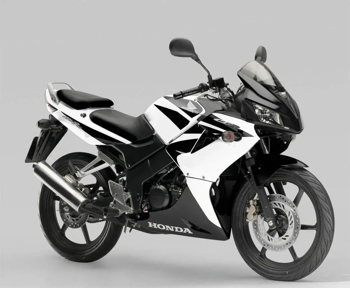 Honda CBR 125 pojemność baku - ile litrów paliwa naprawdę ma?