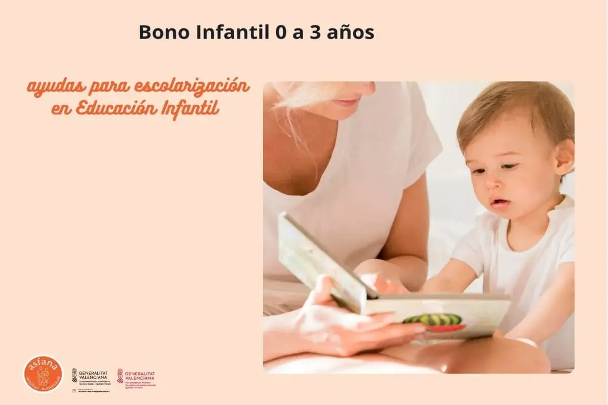 Bono Infantil: ayudas para escolarización en Educación Infantil. Una madre lee un cuento a su bebé.