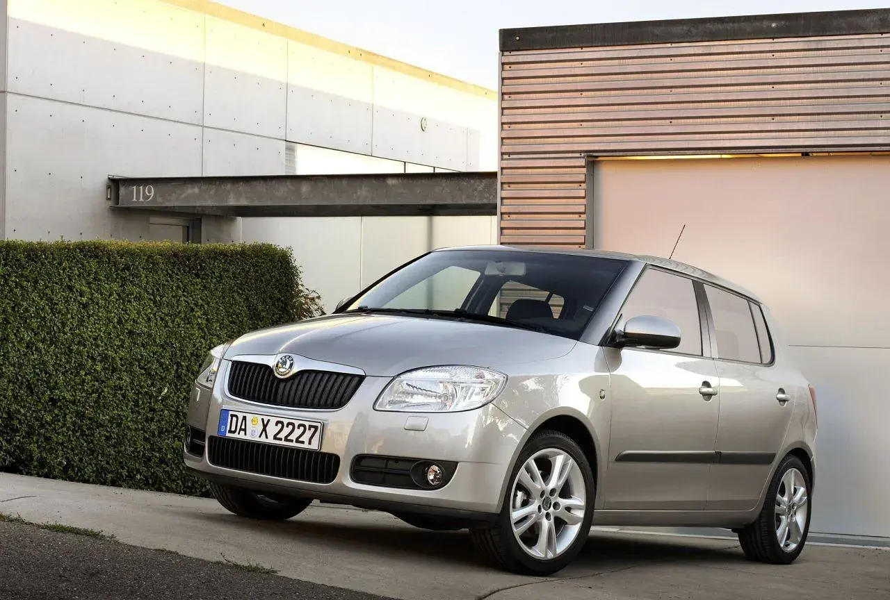 Pojemność baku Skoda Fabia I – co musisz wiedzieć, aby zaoszczędzić na paliwie
