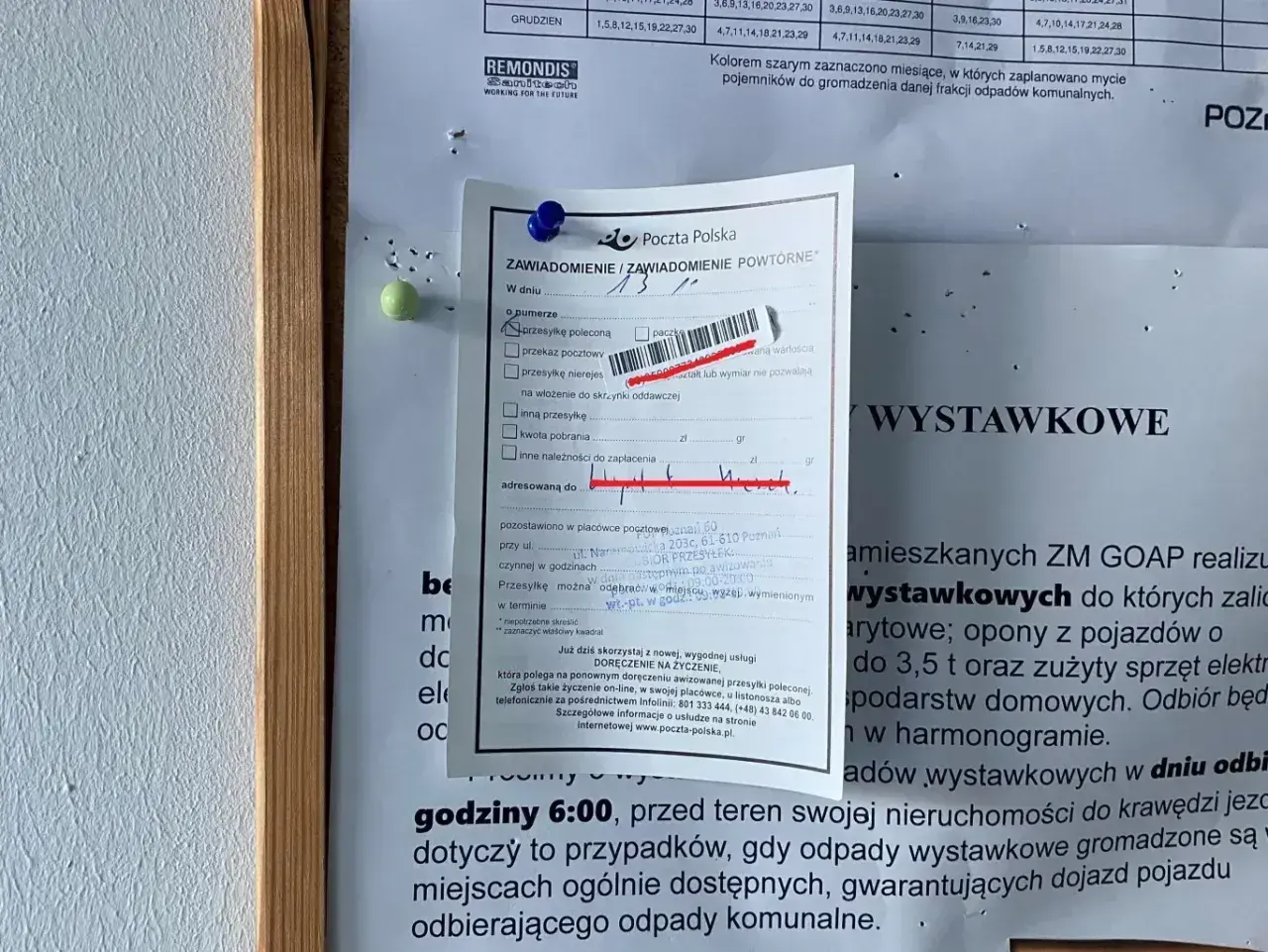 Awizo co to? To zawiadomienie o przesyłce poleconej od Poczty Polskiej. Zazwyczaj informuje o próbie doręczenia i konieczności odbioru paczki.