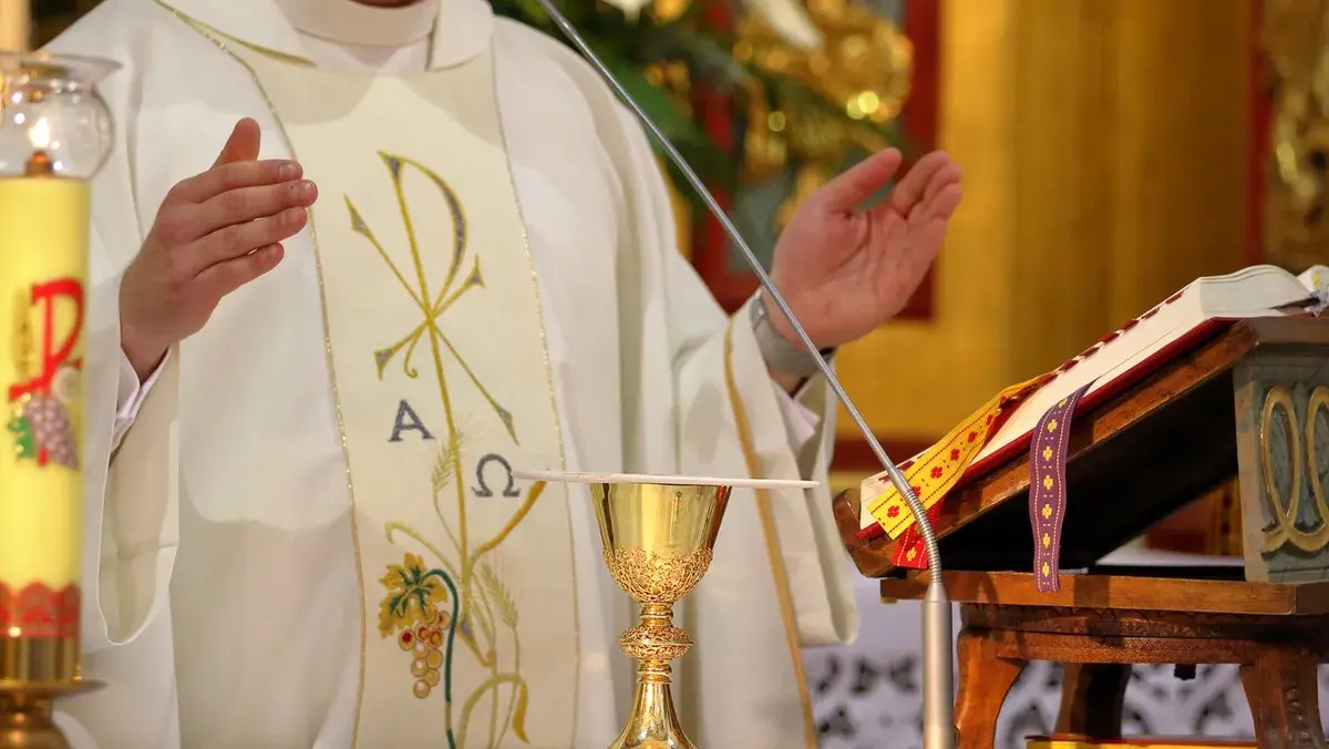Czy w Wielki Piątek trzeba iść do kościoła? Obowiązki i zalecenia