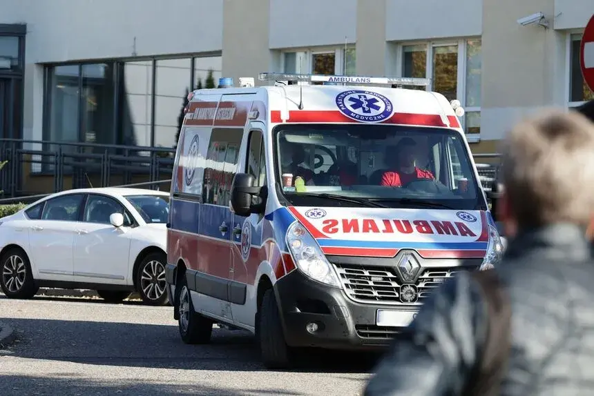 Ból głowy: kiedy wezwać pogotowie? Objawy alarmowe i wskazówki