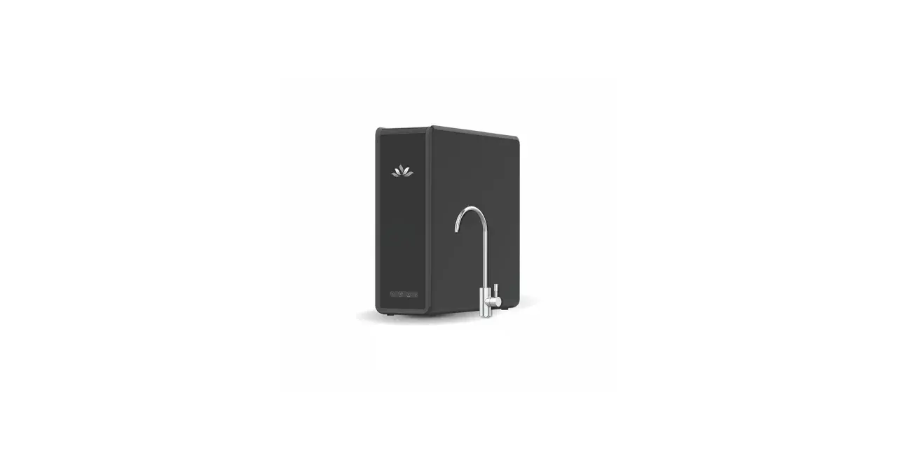 Purificador alcalinizador vida salud opiniones: un elegante dispositivo negro con grifo plateado, ideal para tu bienestar.