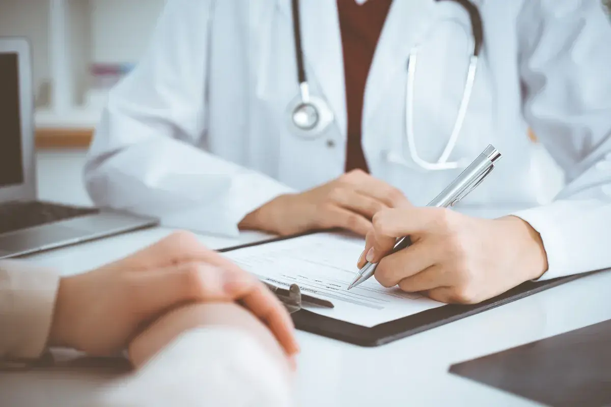 Ile kosztuje badanie HPV? NFZ, prywatnie i co musisz wiedzieć