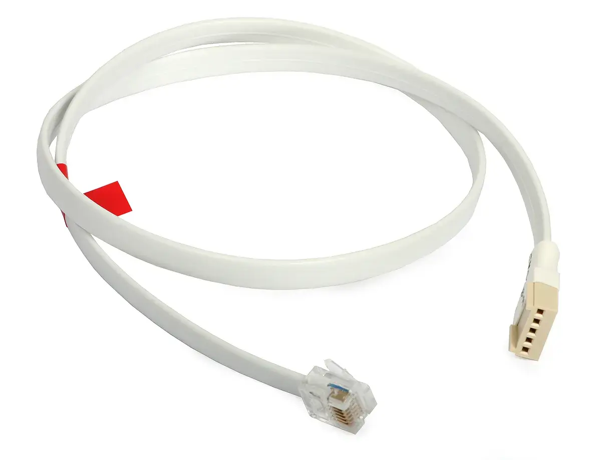 Biały kabel do programowania z wtyczkami RJ11 i 4-pinową złączką. Idealny do konfiguracji urządzeń.