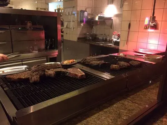 Grill Royal Berlin – eleganckie steki i niezapomniane widoki