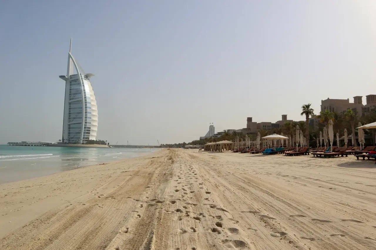 Dubaj – jakie morze go otacza i dlaczego to ważne dla turystów