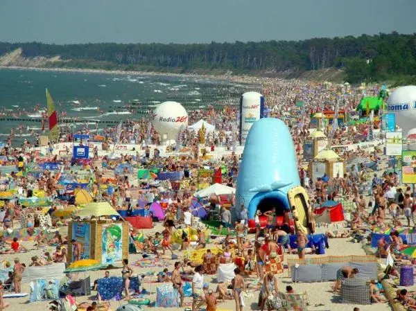 Ustka plaża wschodnia czy zachodnia - która jest lepsza dla ciebie?