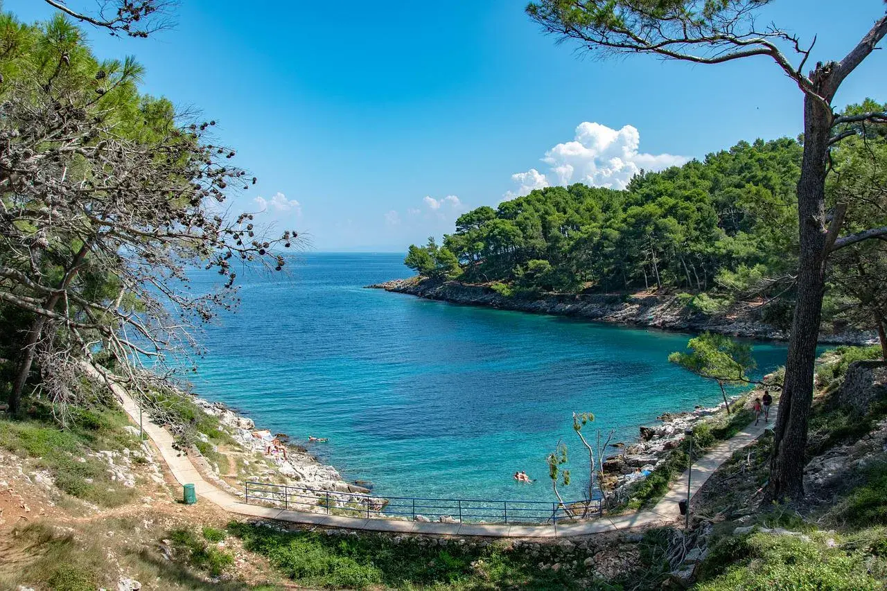 Najlepsze atrakcje na wyspie Cres, które musisz zobaczyć