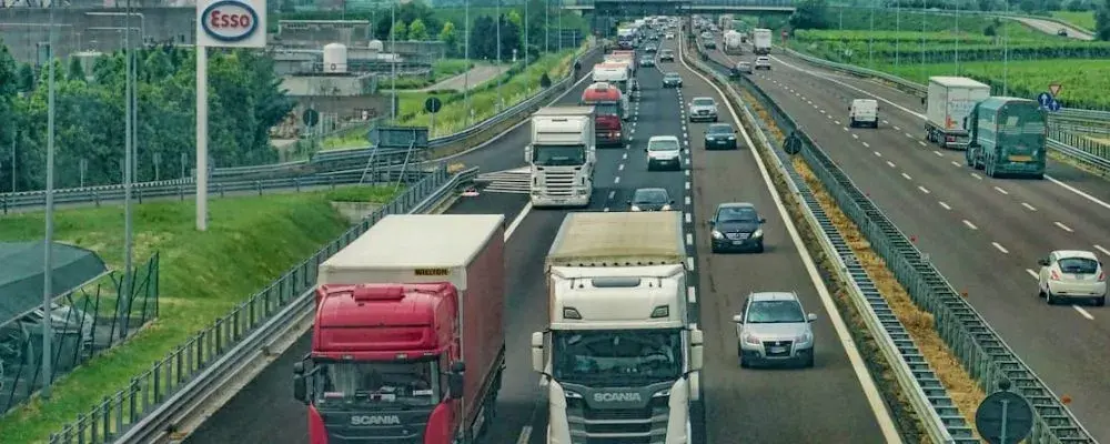 Ile kosztuje ubezpieczenie ciężarówki? Poznaj ukryte koszty i czynniki