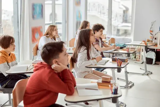 Czy pełnoletni uczeń może się zwolnić? Poznaj swoje prawa i zasady