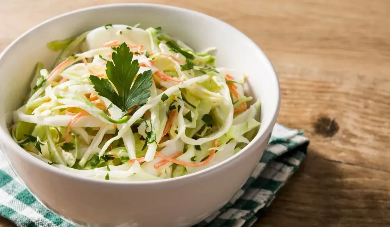 Coleslaw KFC w domu: Sekretny przepis na smak lepszy niż oryginał!