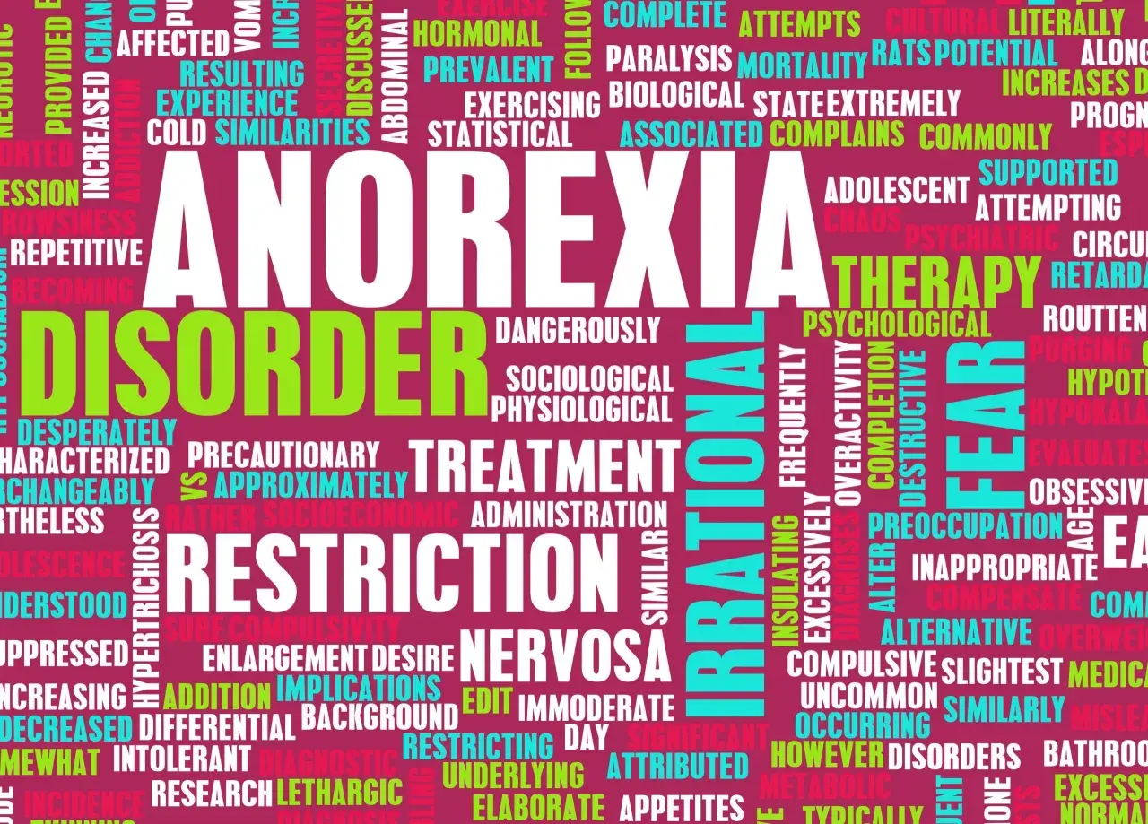 Parole chiave su anoressia nervosa: disordine, restrizione, paura, terapia, irrazionale. Un vortice di termini che descrivono questa complessa condizione.