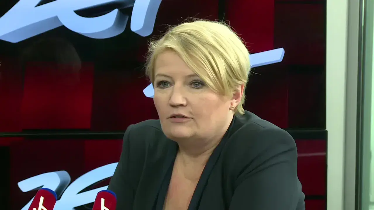 Beata Lubecka, wiek nieznany, w czarnej marynarce, z blond włosami, podczas wywiadu.