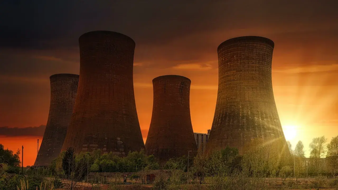 Energia jądrowa w Polsce: Kiedy ruszy atom? Plany i fakty