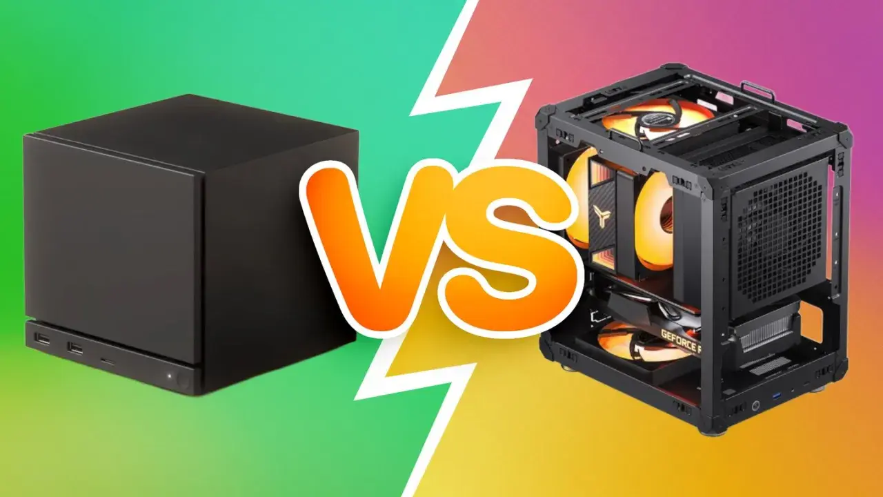 Schwarzes, kompaktes Gehäuse im Vergleich zu einem offenen Gaming-PC mit RGB-Lüftern, ideal für Steam-Spiele unter Windows 11.