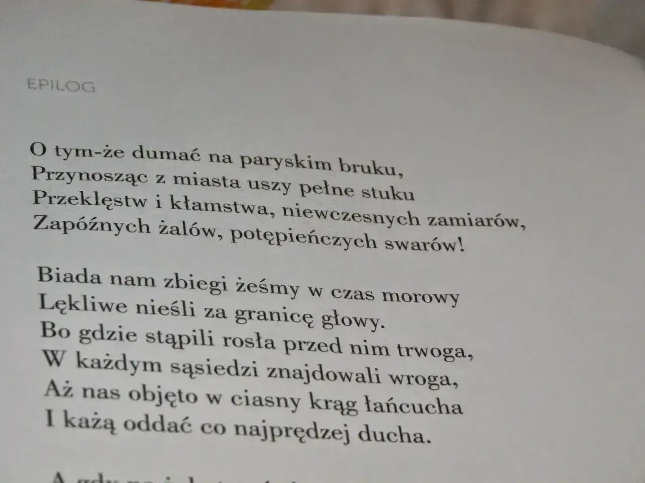 Fragment "Pana Tadeusza" z epilogu. Kto powiedział te słowa? "Biada nam zbiegi żeśmy w czas morowy..." - to Mickiewicz.