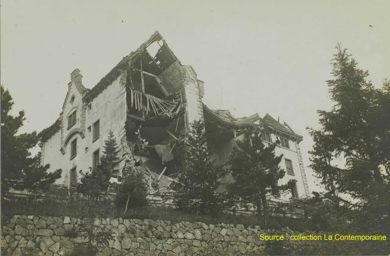 Un sanatorium des Vosges, autrefois majestueux, est aujourd'hui en ruines, témoignant d'une destruction massive.