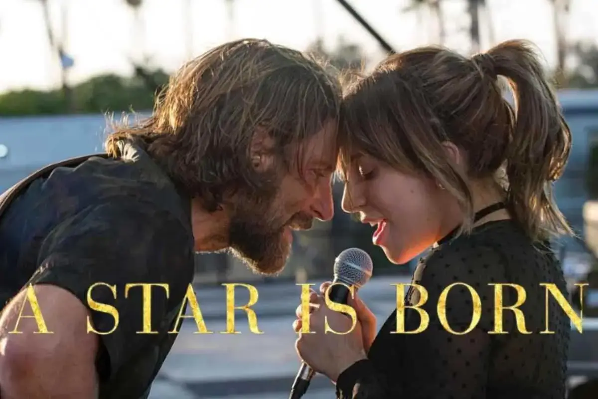 Un uomo e una donna cantano insieme, un momento intimo prima che "A Star Is Born" diventi un tragico addio.