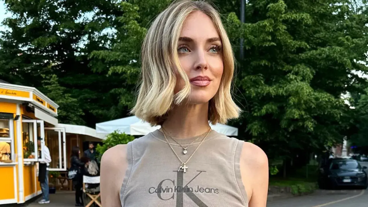 Chica con pelo rubio ondulado corto, ideal para saber si me queda bien el pelo corto.
