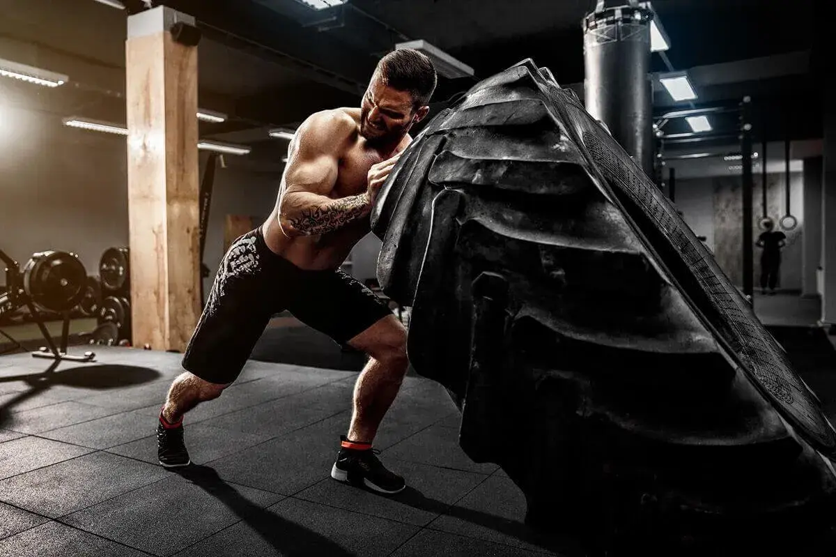 CrossFit czy siłownia? Wybierz mądrze dla maksymalnych efektów!