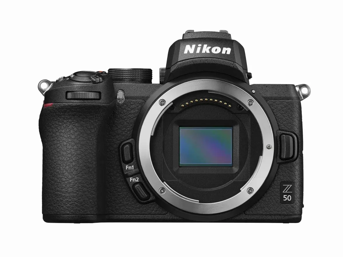 Czarny aparat Nikon Z 50 z widocznym sensorem i mocowaniem obiektywu.
