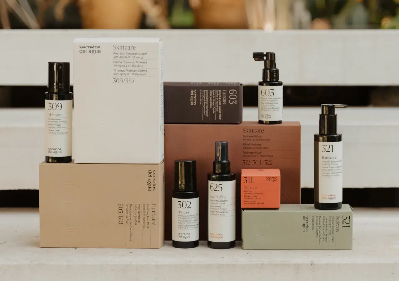Descubre los secretos del agua en esta colección de productos de skincare, haircare y bodycare.