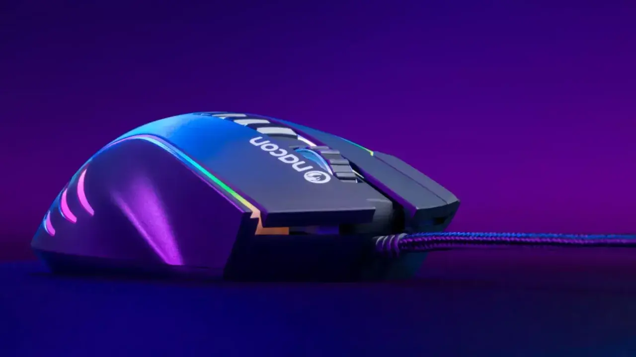 Gaming-Maus mit RGB-Beleuchtung. Bereit, die bluetooth maus verbinden und ins Spiel einzutauchen.