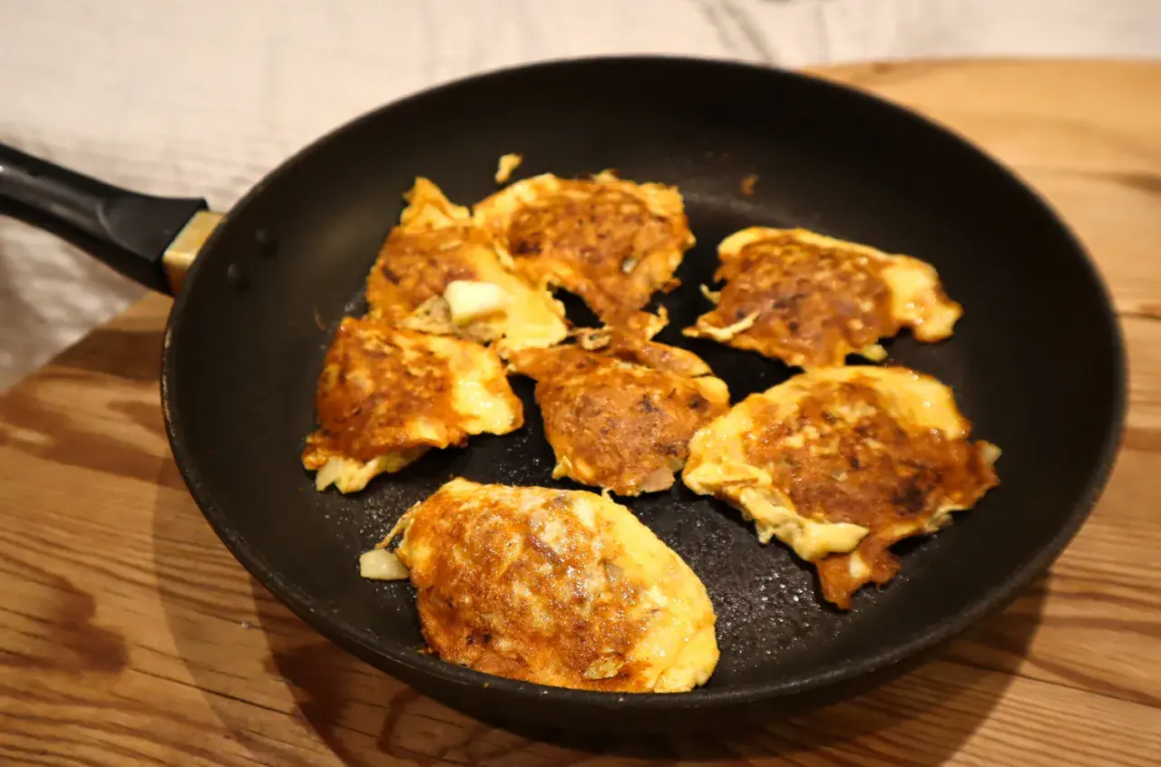 Stekta tonfiskbiffar i stekpanna, ett enkelt recept med tonfisk på burk.