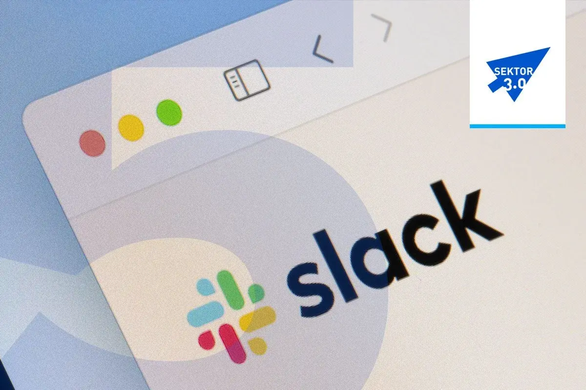 Logo Slack na ekranie komputera. Dowiedz się, slack co to za narzędzie do komunikacji w pracy.