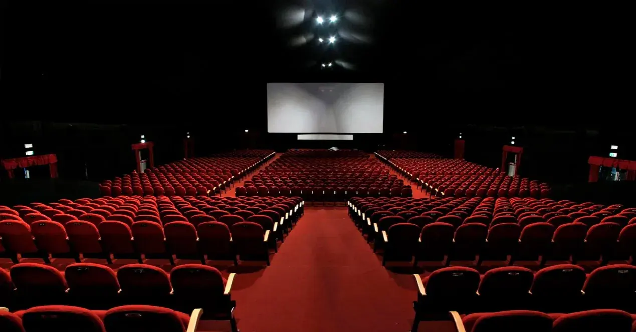 Ile filmy są w kinach? Sprawdź, co warto zobaczyć teraz!
