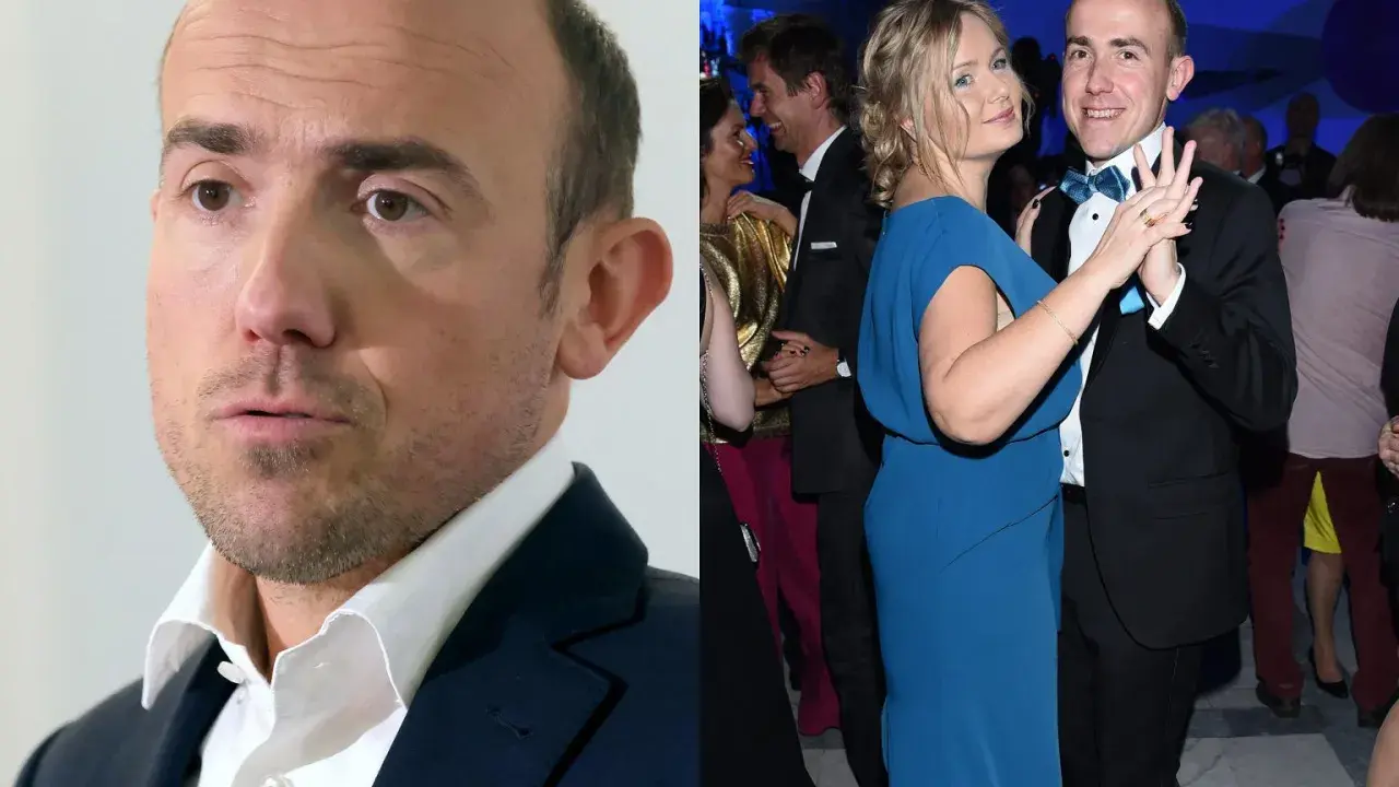 Borys Budka i kobieta w niebieskiej sukience tańczą na imprezie.