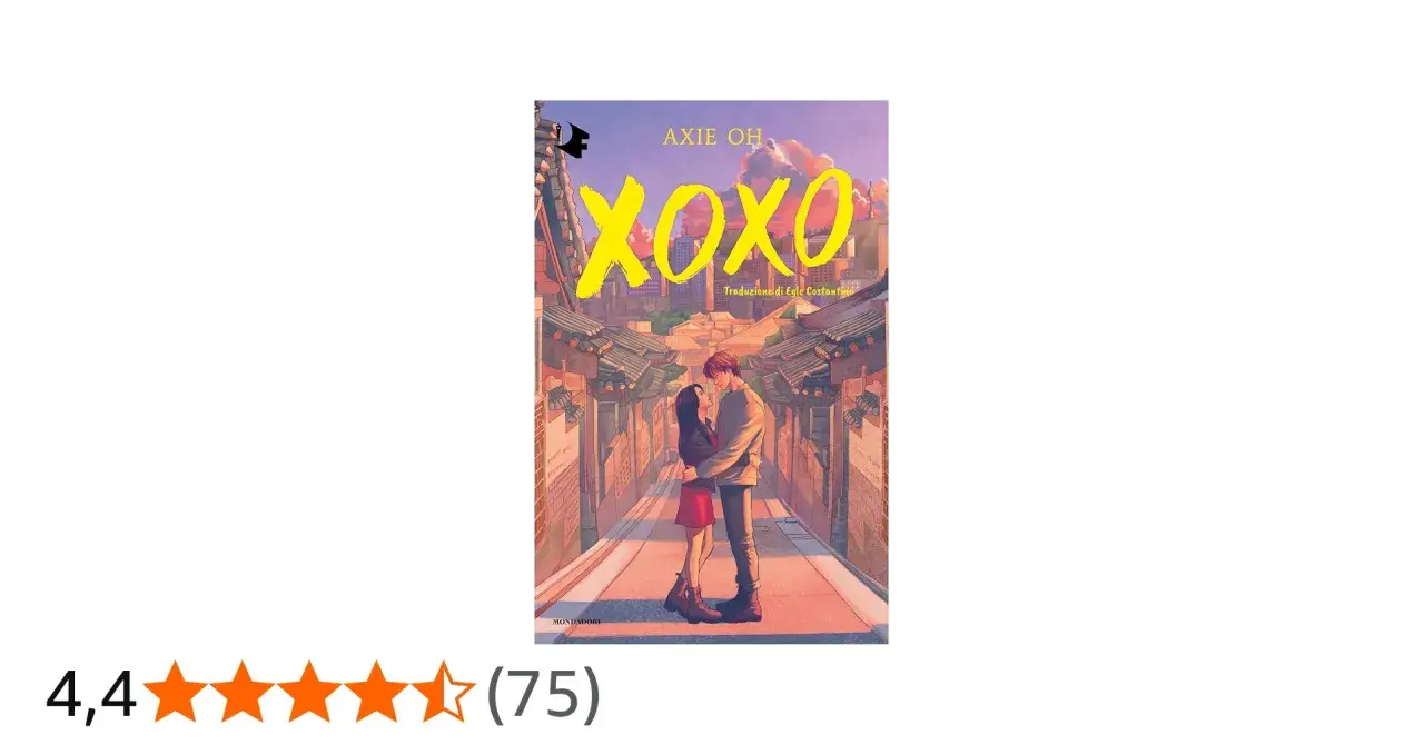 Copertina del libro "XOXO" di Axie Oh, con una coppia abbracciata in una strada coreana. Il titolo evoca il significato di amore e affetto.