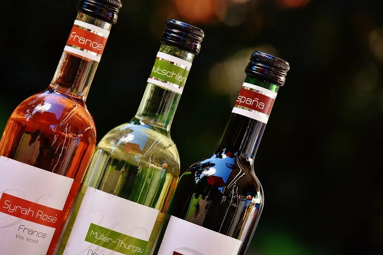 Mocny alkohol: TOP 10 świata, drinki i sekrety odpowiedzialnej degustacji