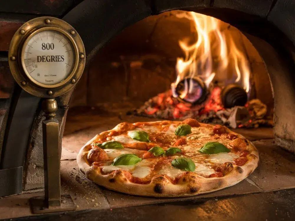 Jak długo piec pizzę? Idealna temperatura i chrupkość poradnik