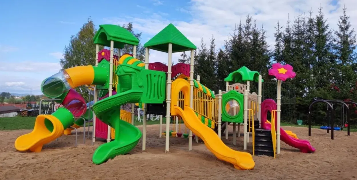 Ile kosztuje plac zabaw? Analiza kosztów i zwrotu z inwestycji