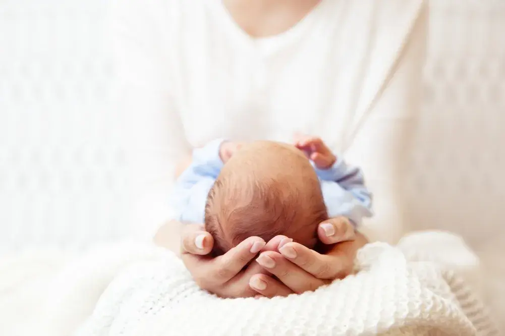 Kiedy dziecko osiąga kluczowe umiejętności? Poznaj ważne etapy rozwoju