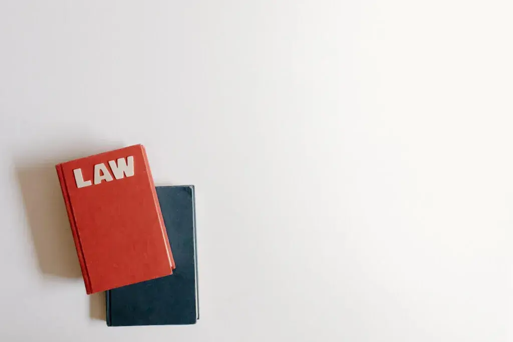 Co robi prawnik? Poznaj zawody i kiedy jego pomoc jest kluczowa