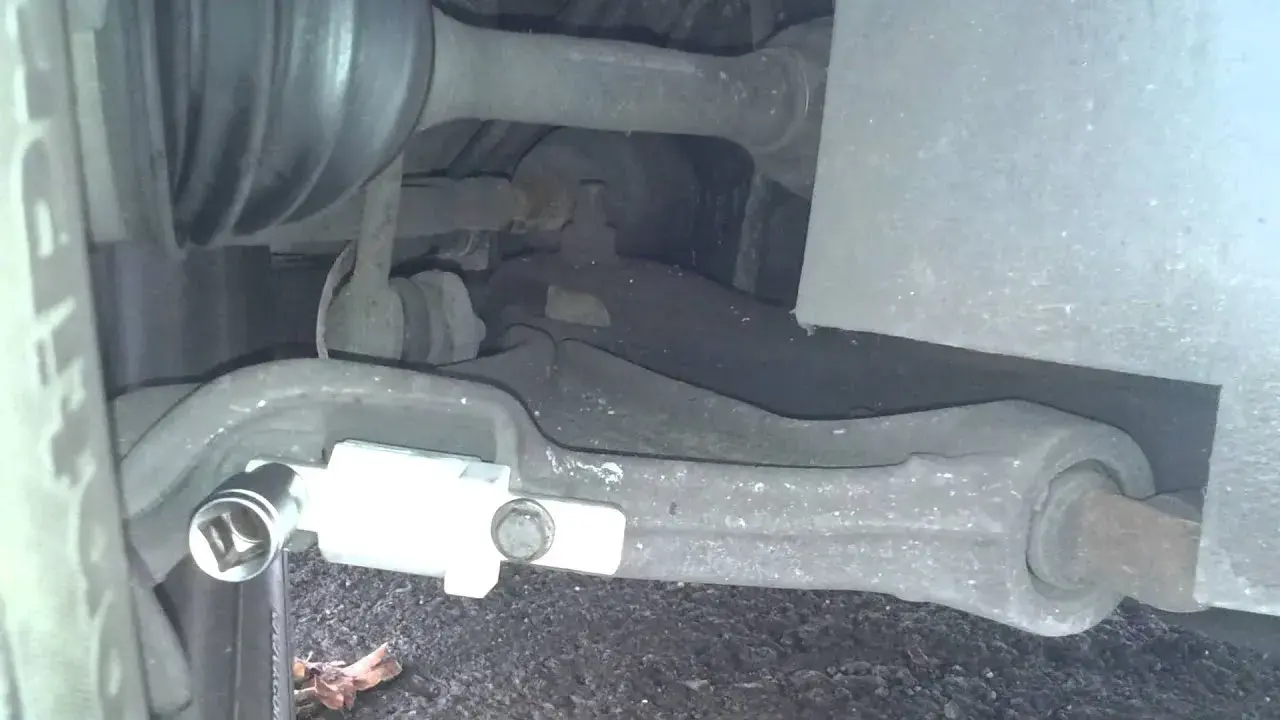 Ogranicznik skrętu Volvo S60: funkcja i wymiana - poradnik