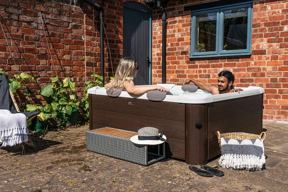 MSpa jacuzzi: Przenośny luksus. Jak wybrać idealny model? Poradnik.