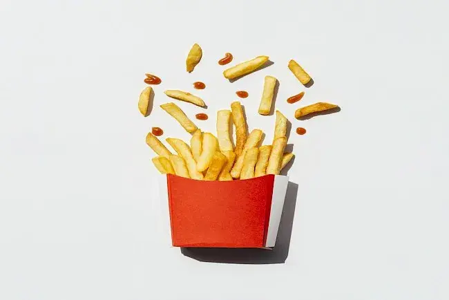 Ile ważą frytki? Sprawdź gramaturę i kalorie w McDonald's i domu