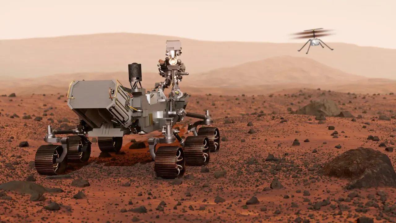 Łazik na Marsie przygotowuje się do misji Mars Sample Return, podczas gdy mały helikopter lata nad czerwoną pustynią.